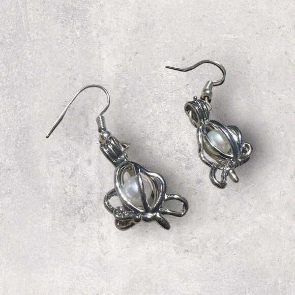 Silver 4 Leaf Shaped Cage Earrings and Pendant Necklace Set with White Pearls - Picture 3 of 5